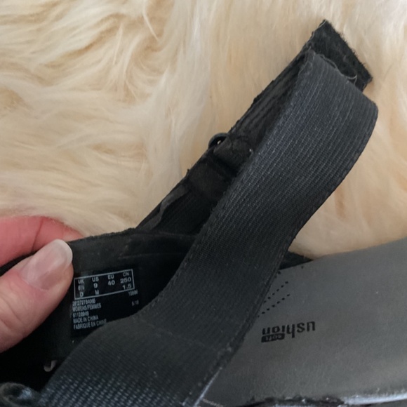 Cloud Stepper by Clark Sandals Size 9 - Picture 10 of 10